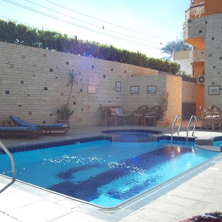 Al Gezera Apartments Луксор Екстериор снимка